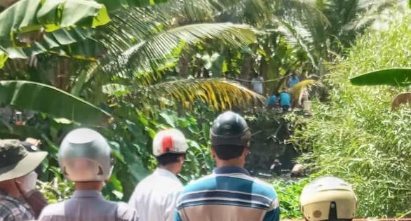 Vợ khai nhận giết chồng giấu xác dưới ao 4 tháng trước, công an bơm nước tìm thi thể