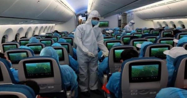 Tạm dừng cấp phép chuyến bay về từ Anh, Nam Phi