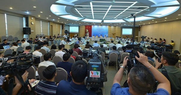 Đừng vô tình khi viết về doanh nghiệp... Đừng vô tình khi viết về doanh nghiệp...