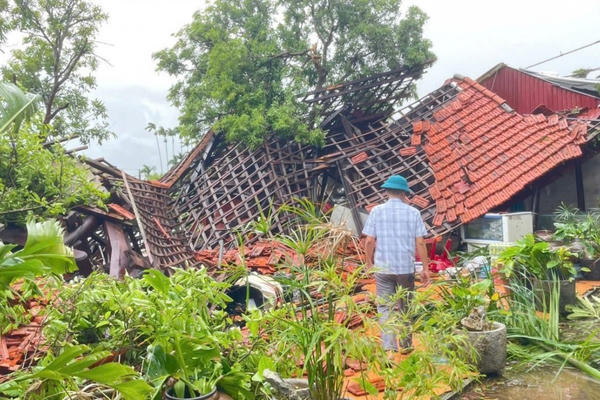 Lốc xoáy dữ dội ở Hải Phòng, Quảng Ninh: Nhiều người bị thương, nhà cửa tan hoang