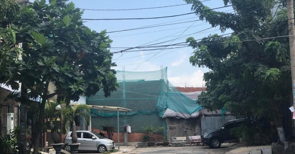 Dân “khóc ròng” vì bị bít đường suốt 16 năm