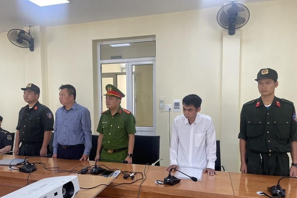 Bắt tạm giam Chi cục trưởng Hải quan Cửa khẩu Xín Mần và thuộc cấp Bắt tạm giam Chi cục trưởng Hải quan Cửa khẩu Xín Mần và thuộc cấp