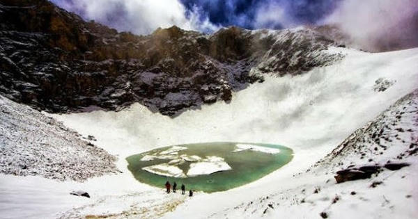 Ngôi mộ tập thể 800 bộ hài cốt ở độ cao 5029m