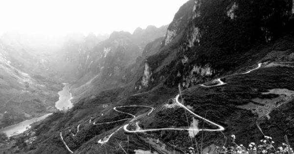 Ngẫm ngợi nơi gác nhỏ: Du lịch tàn phá