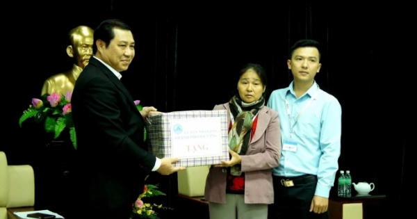 Đà Nẵng trao căn hộ chung cư cho vợ và con liệt sĩ Gạc Ma