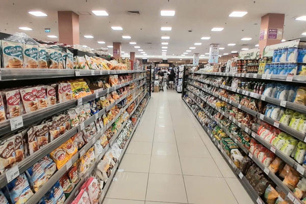 Bán lẻ hàng hóa và doanh thu dịch vụ tiêu dùng tiếp đà tăng trưởng