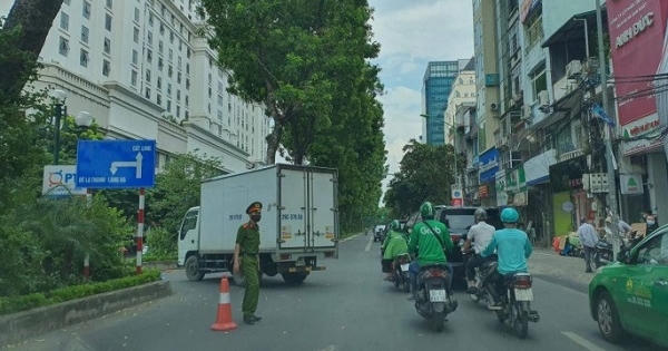 Va chạm với xe tải, người điều khiển xe máy tử vong trên đường Giảng Võ