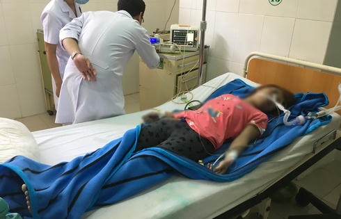 Khánh Hòa: Mâu thuẫn gia đình, 2 mẹ con uống thuốc diệt cỏ