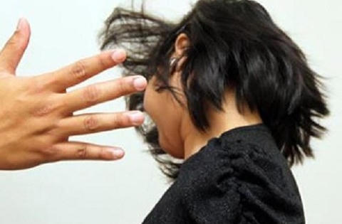 Cha đi tù vì đánh con gái gãy tay