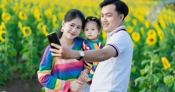 9x Bình Phước khởi nghiệp với nông trại hoa mặt trời làm “mê mẩn” khách tham quan 9x Bình Phước khởi nghiệp với nông trại hoa mặt trời làm “mê mẩn” khách tham quan