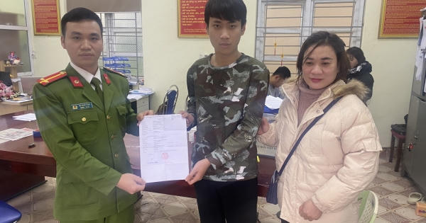 Quảng Ninh: Nam sinh lớp 11 trả lại 100 triệu đồng do người khác chuyển khoản nhầm