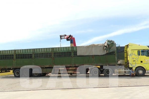 Xử phạt xe tải chở hàng vượt 400% tải trọng tại Quảng Trị