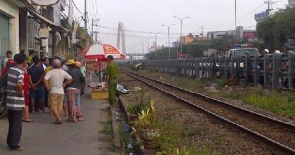Băng qua đường ray, một người bị tàu hỏa tông chết