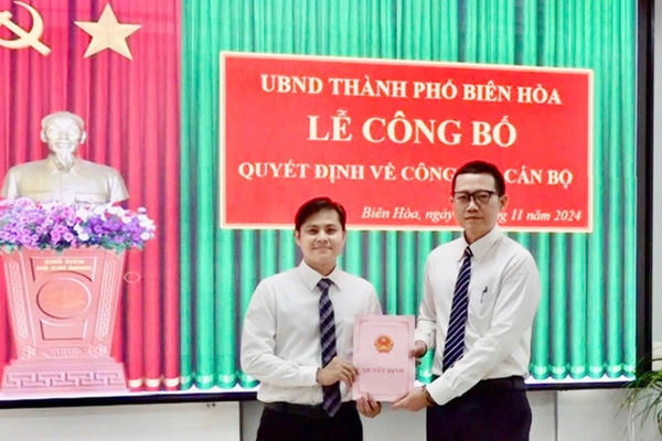 Đồng Nai: Tái bổ nhiệm ông Lê Hoàng Tuấn Anh làm Phó phòng Tài nguyên môi trường TP Biên Hoà Đồng Nai: Tái bổ nhiệm ông Lê Hoàng Tuấn Anh làm Phó phòng Tài nguyên môi trường TP Biên Hoà