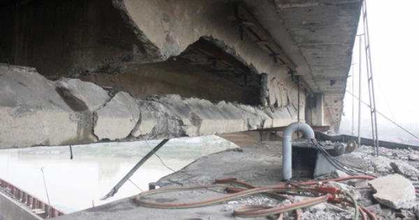 Hải Dương: Tháo dỡ thành công tàu mắc kẹt ra khỏi cầu An Thái