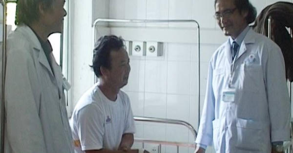 Ăn phải sứa độc, người đàn ông suýt mất mạng