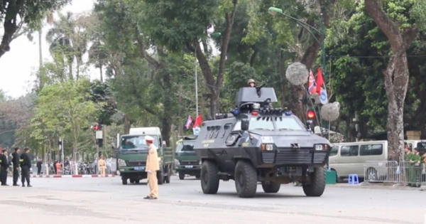 Clip: Xe bọc thép dẫn đoàn đưa ông Kim Jong-un đến Phủ Chủ tịch thăm hữu nghị chính thức Việt Nam