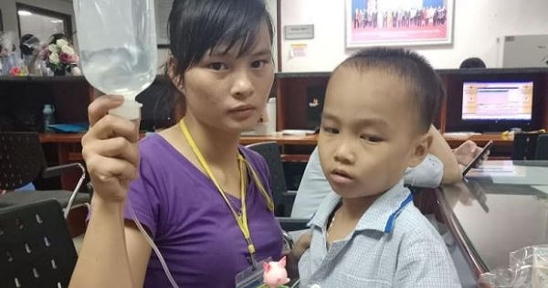 Tết Trung thu của cậu bé mắc bệnh hiếm