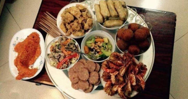 Ngày nấu 40 mâm cỗ cúng ông Công ông Táo, còng lưng không hết việc Ngày nấu 40 mâm cỗ cúng ông Công ông Táo, còng lưng không hết việc