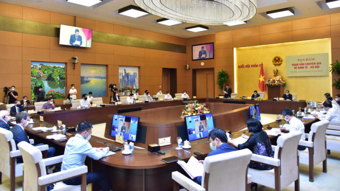 Nghe chuyên gia hiến kế chính sách dài hơi cho phát triển kinh tế hậu COVID-19
