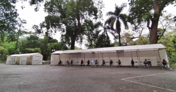 Hà Nội lập nhiều trạm di động lấy mẫu xét nghiệm Covid-19 cho nhân dân