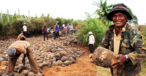 Cựu chiến binh tiên phong hiến đất làm đường ở Tây Nguyên