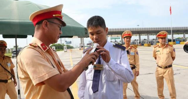 CSGT chỉ còn 4 trường hợp được dừng xe kiểm tra