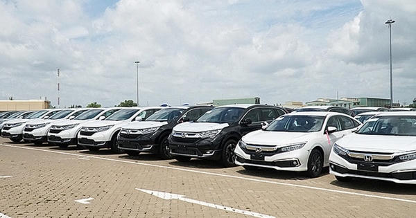 Ô tô nhập khẩu giảm mạnh trong tháng 8/2021, dân buôn xe “kêu trời”