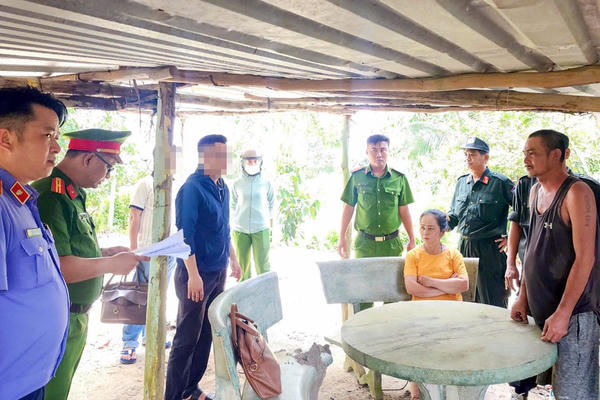 Khởi tố thêm 2 đối tượng liên quan vụ lừa bán đất Sân bay Quốc tế Phú Quốc Khởi tố thêm 2 đối tượng liên quan vụ lừa bán đất Sân bay Quốc tế Phú Quốc