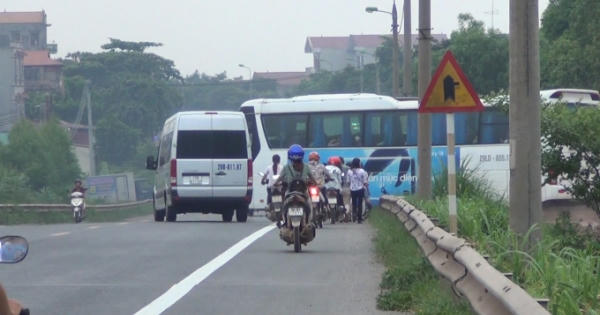 Bắc Giang: Chưa được cấp phép, bãi xe đưa đón công nhân Sam Sung vẫn ngang nhiên hoạt động