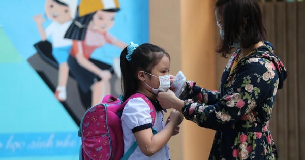 Cho học sinh từ lớp 1-6 đến trường: Hà Nội có đối mặt nguy cơ bùng dịch trở lại?