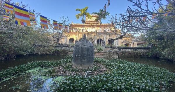 Kỳ lạ quả chuông nặng 9 tấn, gần 100 năm chưa một lần được đánh Kỳ lạ quả chuông nặng 9 tấn, gần 100 năm chưa một lần được đánh