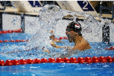 Michael Phelps rơi vàng vào tay "thần đồng" Joseph Schooling