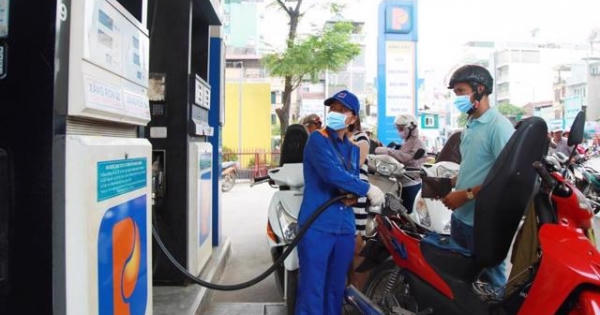 Giá xăng giảm xuống dưới 24.000 đồng/lít