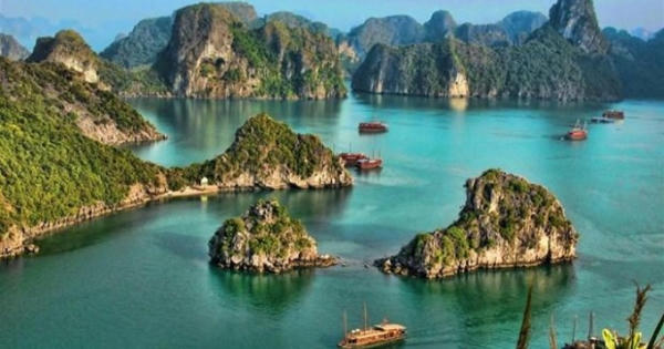 Vịnh Hạ Long - 'Bức tranh thủy mặc' khổng lồ của Vịnh Bắc Bộ