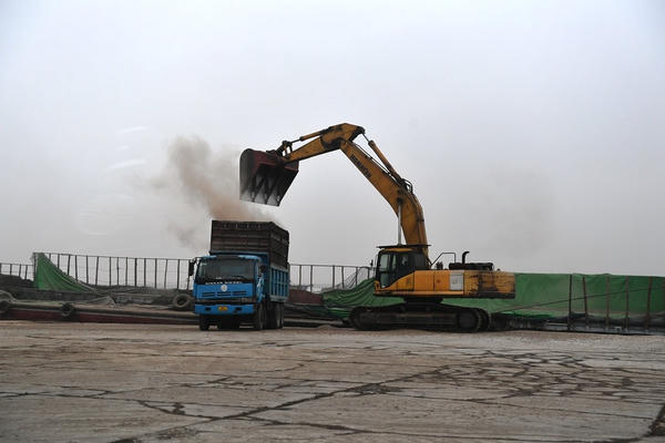 Xe siêu cơi nới, hết hạn đăng kiểm tung hoành ở Khu công nghiệp Cái Lân