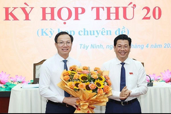 Ông Đoàn Trung Kiên giữ chức vụ Phó Chủ tịch UBND tỉnh Tây Ninh Ông Đoàn Trung Kiên giữ chức vụ Phó Chủ tịch UBND tỉnh Tây Ninh