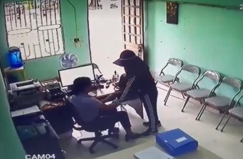 Video nữ quái cướp hụt tại Quỹ tín dụng nhân dân ở Hà Tĩnh