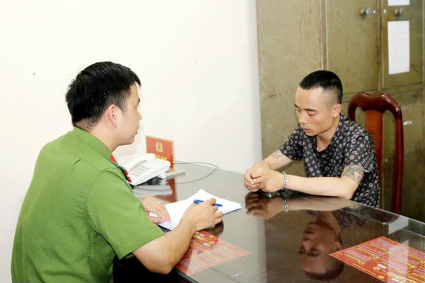 Giả vờ hỏi mua vàng rồi cướp giật để trả nợ