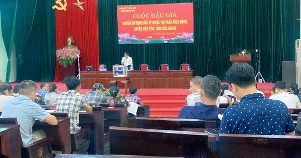 Nghi ngờ dàn xếp đấu giá, Bắc Giang tạm dừng giao dịch 14 lô đất ở Nghi ngờ dàn xếp đấu giá, Bắc Giang tạm dừng giao dịch 14 lô đất ở