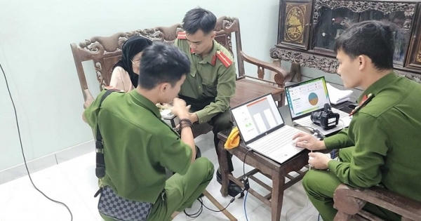 Công an Vĩnh Phúc đến từng nhà dân để cấp thẻ CCCD gắn chíp