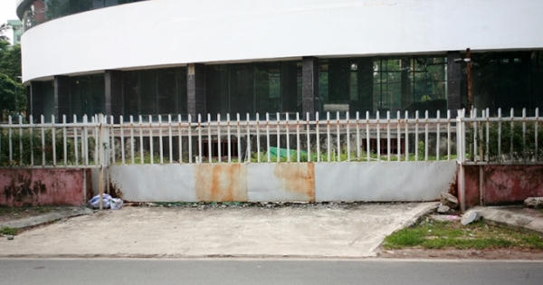 Bệnh viện "triệu đô" đang "trơ mép" nằm mốc meo giữa thủ đô