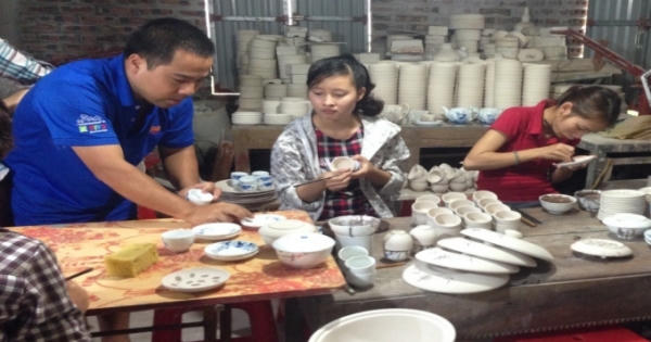 Chàng trai thổi lửa lò gốm cổ đã nguội tắt 3.000 năm