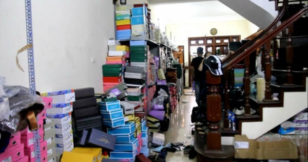 Hà Nội: Bắt giữ số lượng lớn giày dép, túi xách không rõ nguồn gốc