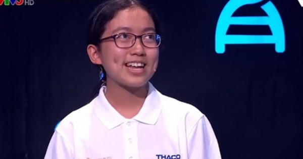 Nữ sinh múa quạt gây tranh cãi tại "Đường lên đỉnh Olympia"