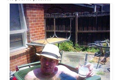 Muôn kiểu tránh nóng của người dân Anh