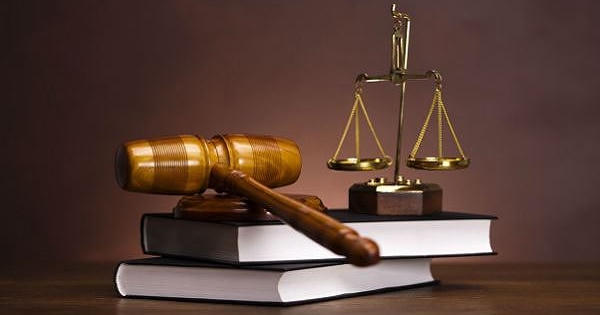 Bảo vệ hay phá hoại pháp luật?