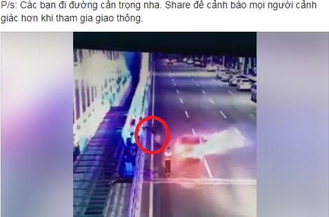 Kinh hãi trước hình ảnh cô gái bị ô tô húc văng qua rào chắn