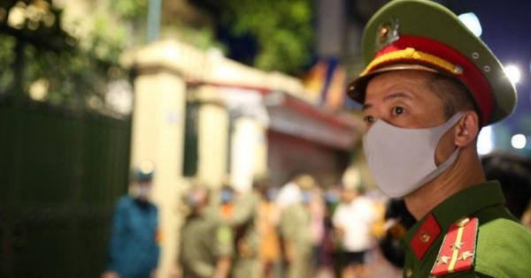 Hình ảnh khám xét nhà riêng, nơi làm việc của Chủ tịch Hà Nội Nguyễn Đức Chung