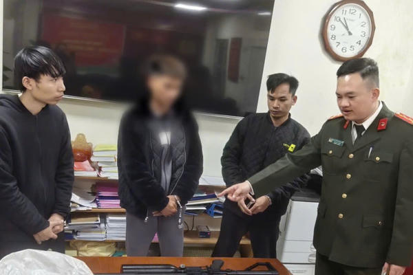 Bắt giữ nhóm đối tượng mua bán súng trên mạng xã hội